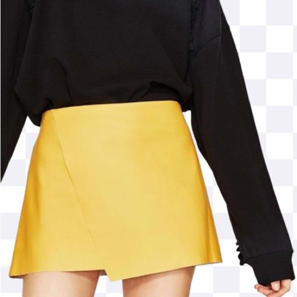 The Zara Trafaluc faux leather mini skirt in size Small - Picture 4 of 7